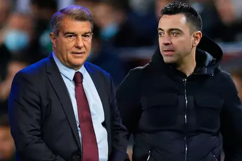 "دعم منافسه الأول".. تشافي يوجه صدمة إلى لابورتا قبل انتخابات برشلونة